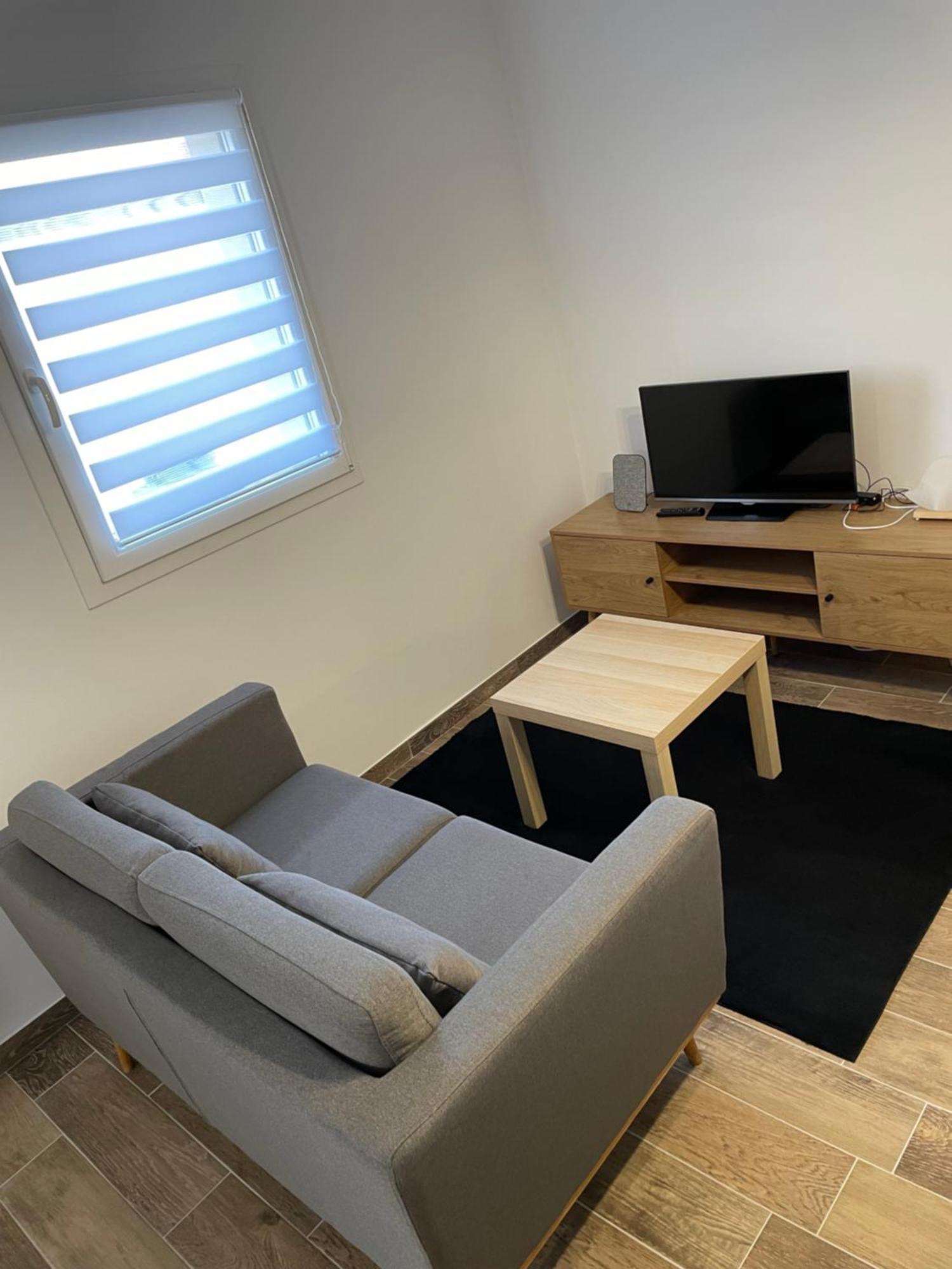 Studio Bien Situe & Tout Equipe Dans Une Maison Scionzier ภายนอก รูปภาพ